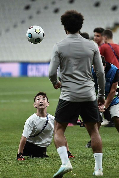 Ampute çocuklar idmana katıldı Liverpool gönülleri fethetti - Resim: 2