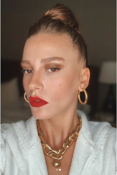 Serenay Sarıkaya bikinisiyle büyüledi! Modaya uyum sağladı - Resim: 3