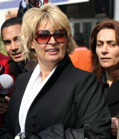 Amiralin eşi adliye çıkışında - Resim: 1