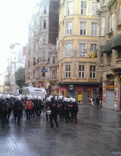 Taksim'de polis müdahalesi - Resim: 3
