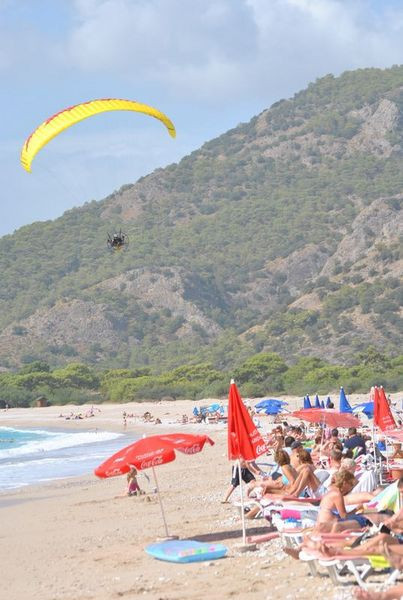 Biz üşüyoruz onlar denize giriyor! - Resim: 3