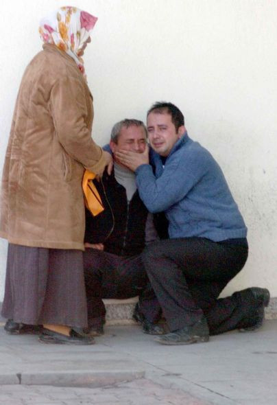 Kıskançlık krizine girdi delik deşik etti! - Resim: 4