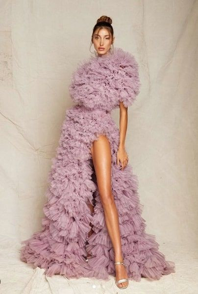 Şevval Şahin'in defile sonrası pozları olay oldu takipçileri ikiye ayrıldı - Resim: 2