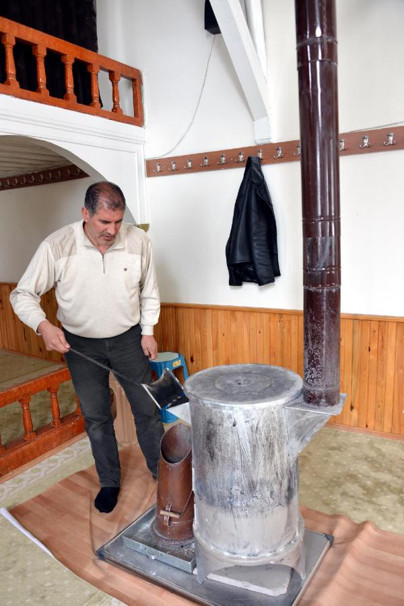 AK Partili vekile hakaret etmişti! MHP'nin Eski İl Başkanı'na cami temizleme cezası - Resim: 0