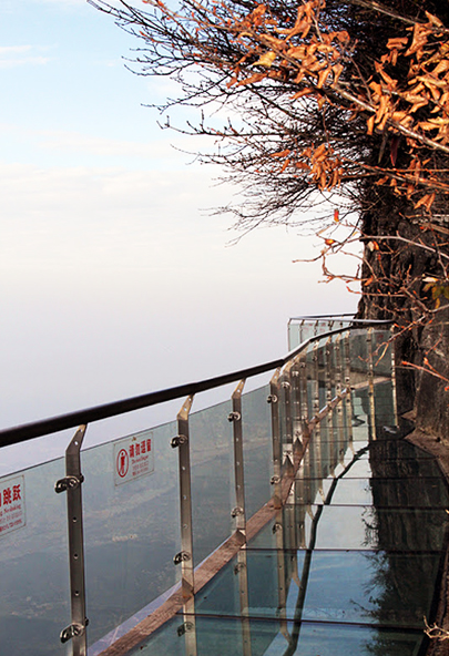 Dağın tepesinde camdan yol - Resim: 4