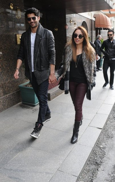 Ezel dizisinde ses getirmişti! Bakın o yakışıklı kiminle evlenmiş! - Resim: 2