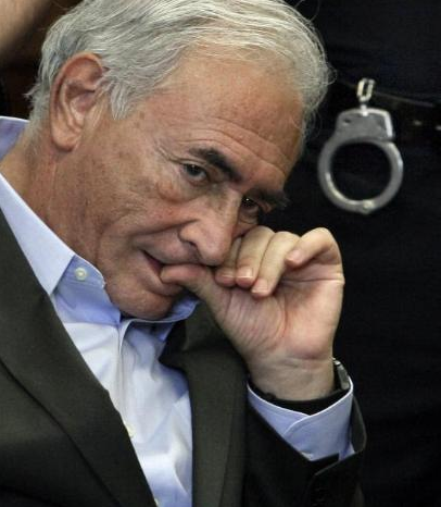 Duruşmada tırnaklarını yedi - Resim: 2