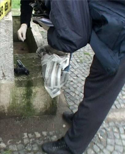 Başbakan'ın evi yakınında silah bulundu - Resim: 1