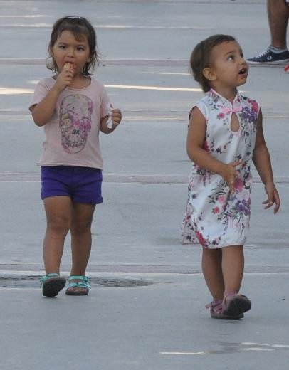 Tuba Büyüküstün ikizleriyle tatilde - Resim: 3