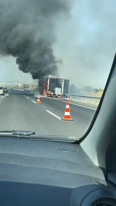 Bursa'da seyir halindeki tır alev topuna döndü! - Resim: 1