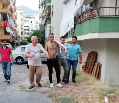Antalya'da korku dolu anlar! Bunalıma giren genç kafasına silah dayadı sebebi ise... - Resim: 0