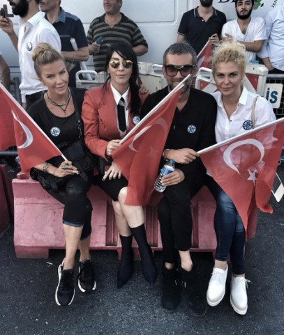 15 Temmuz'da köprüye bakın hangi ünlü isimler gitti! - Resim: 3