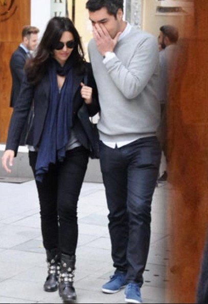 Ünlü oyuncuya bakan bir daha baktı sokağa böyle çıktı - Resim: 2