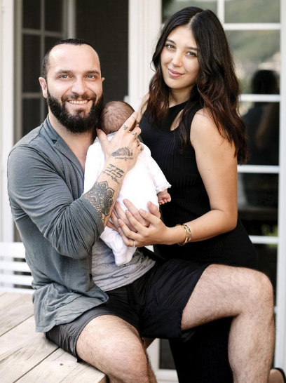 Mevlitte mini elbise giydi olay oldu! - Resim: 1