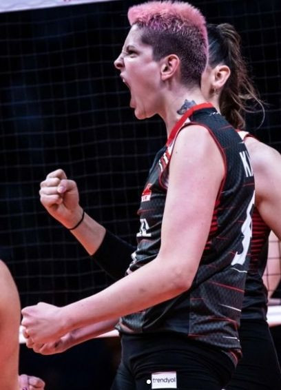 Ebrar Karakurt sevgilisi İmge'den olaylı ayrılmıştı! Yeni sevgilisi İrem Tuncer bakım kim çıktı - Resim: 1