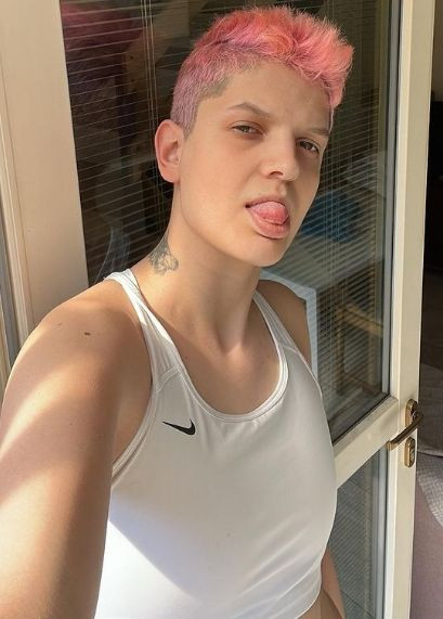 Ebrar Karakurt sevgilisi İmge'den olaylı ayrılmıştı! Yeni sevgilisi İrem Tuncer bakım kim çıktı - Resim: 2