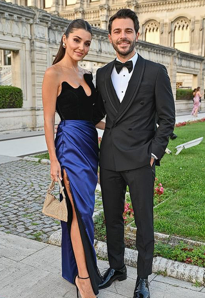 Hande Erçel mini şortlu ve dekolteli tarzıyla Paris'e damga vurdu! Arzu Sabancı'dan veto yedi deniyor - Resim: 1