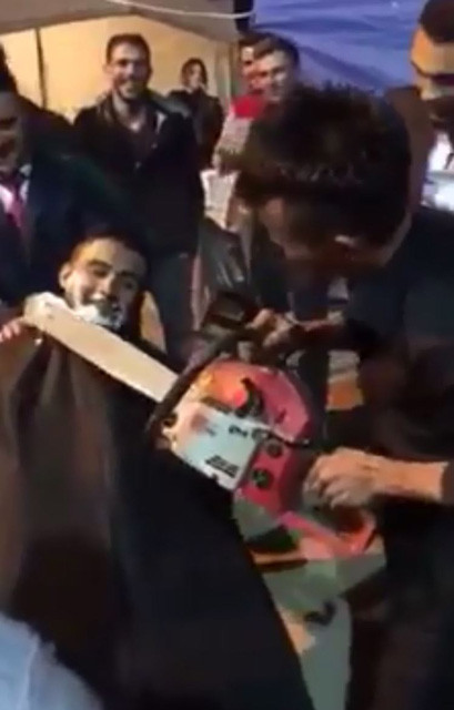 Çorum'da yok artık dedirten olay damadı hızarla traş ettiler! - Resim: 2