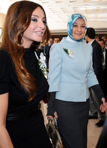 Hangi first lady daha şık? - Resim: 2