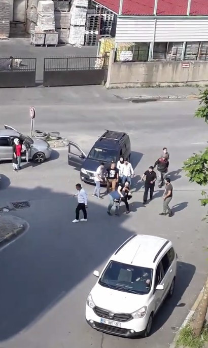Gaziosmanpaşa'da kemerle saldırdı! Tek yumrukla nakavt oldu - Resim: 0