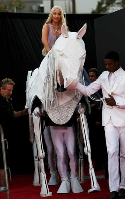 Amerikan Müzik Ödülleri'nde dikkat çekme yarışı - Resim: 1