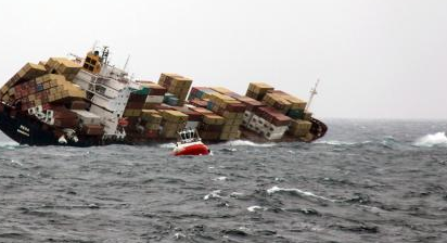 Yük gemisi böyle alabora oldu - Resim: 3