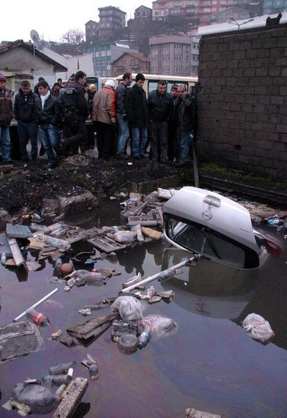 Otomobili yanlış vitese takınca... - Resim: 4