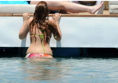 Ayşe soluğu Çeşme'de aldı - Resim: 4