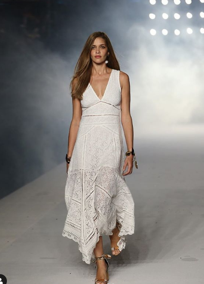 Çağla Şikel ve Victoria's Secret meleği Ana Beatriz Barros aynı podyumda! - Resim: 4