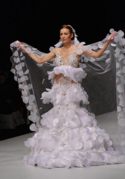 İzmir, Rus gelinleri giydirecek! - Resim: 2