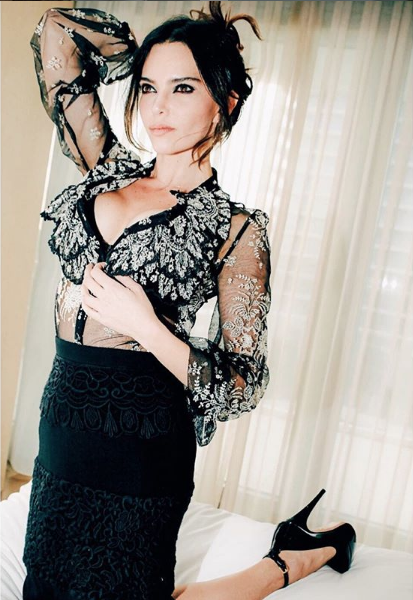 Hande Ataizi kaslı fotoğrafını paylaştı sosyal medya sallandı - Resim: 3