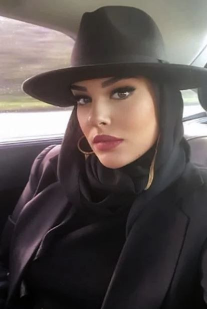 "Geçiş sürecindeyim" demişti Tuğçe Tayfur bu kez başını açtı takipçilerine kızdı! - Resim: 1