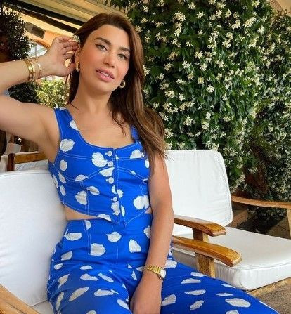 Ebru Şancı'ya eşi Alparslan Öztürk'ten dekolte uyarısı! Eliyle kıyafetini kapattı, olay oldu! - Resim: 4