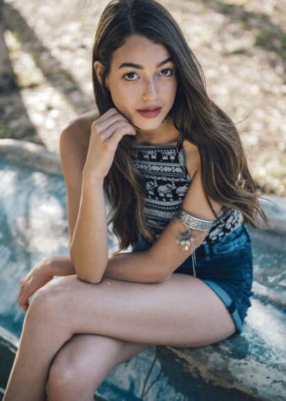 İşte aşkın fotoğrafı! Kimselere aldırmadan öpücüklere boğdu - Resim: 3