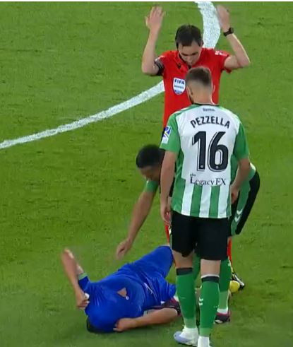 Enes Ünal sakatlandı sahayı gözyaşlarıyla terk etti - Resim: 0