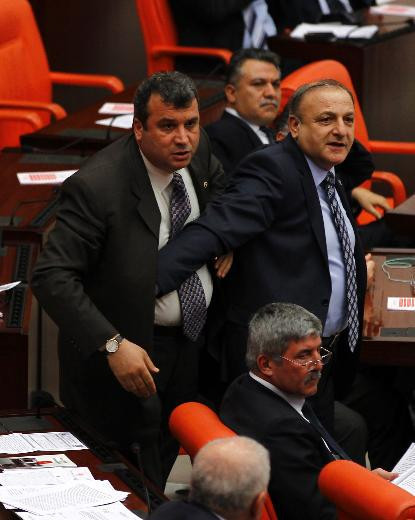 Esad tartışmasında yumruklar konuştu - Resim: 2