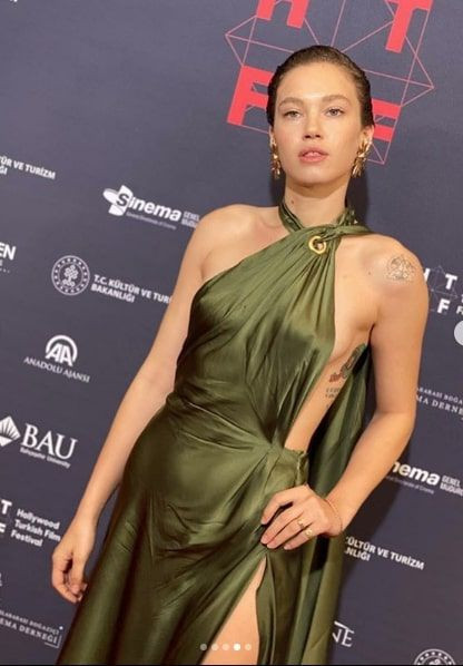 Atiye yıldızı Melisa Şenolsun Umut Evirgen'le! Tuba Büyüküstün'ün eski sevgilisi - Resim: 4