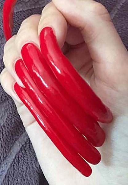 3 yıldır tırnaklarını uzatıyor! Mideniz alıyorsa bakın - Resim: 2