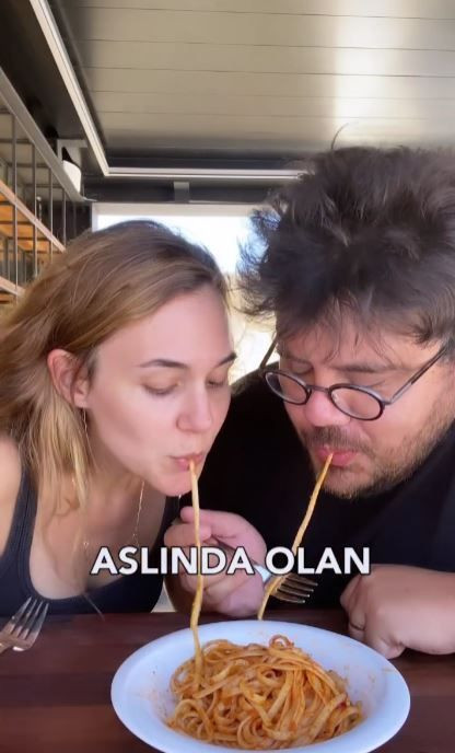 Berfu Yenenler eşi Eser'in hastalığını Instagram'dan duyurdu: Eski hayatımıza... - Resim: 3