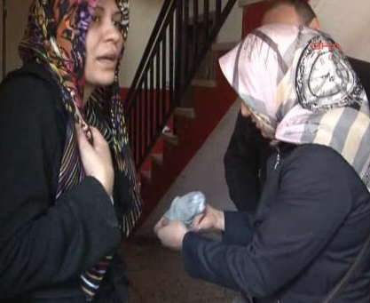 Evine giren hırsızları yakaladı ve... - Resim: 1