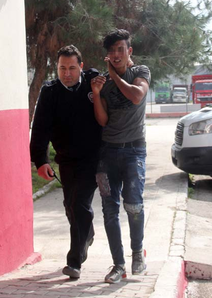 Korkunç olay! Mendil satan kıza tacize linç girişimini polis önledi - Resim: 3