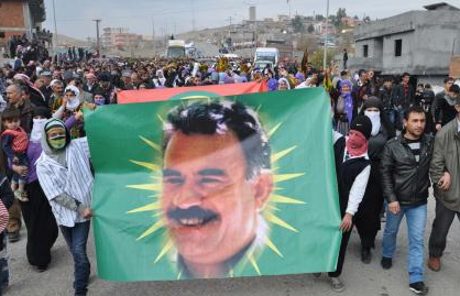Tank taburu önünde Öcalan fotoğrafı - Resim: 3