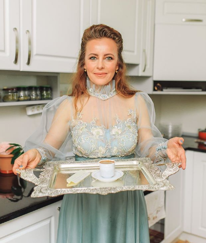 Oyuncu Vildan Atasever nişanlandı! Damat balkona çıktı - Resim: 4