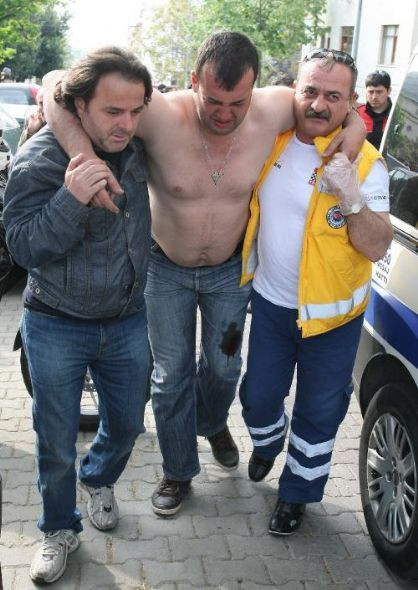 Bozuk kapıya sinirlendi kurşun yağdırdı - Resim: 4