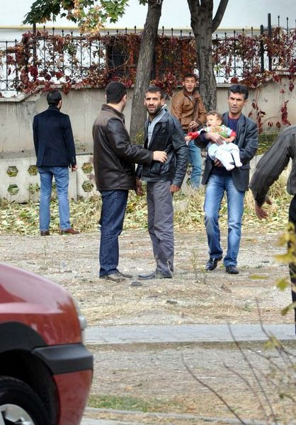 Herkesin gözü önünde kendini vurdu - Resim: 2