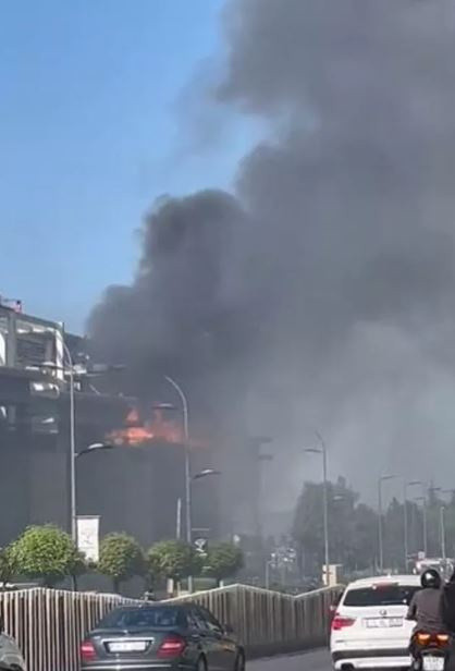 İstinyePark AVM'de çıkan yangın itfaiye ekiplerinin müdahalesiyle söndürüldü - Resim: 0