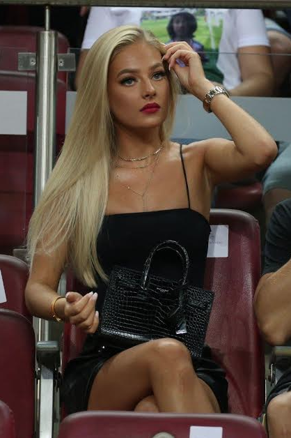 Malene Pedersen güzelliğiyle Galatasaray tribünlerini salladı - Resim: 4