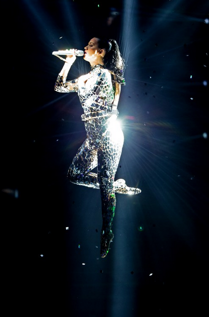 Sahne şovunu yine abarttılar - Resim: 4