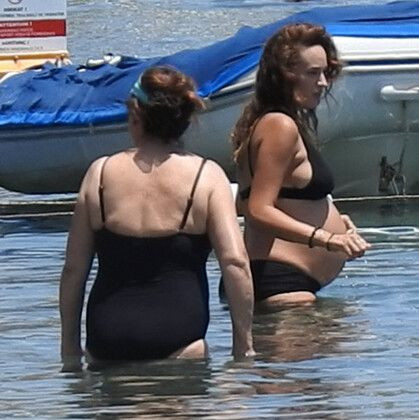 Deniz keyfi yapan Seda Bakan'ı kayınvalidesi uyardı! Havluyla önlem aldı - Resim: 3