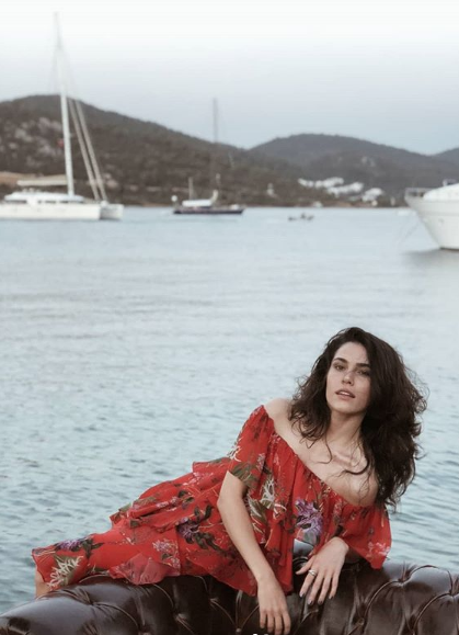 Survivor Serenay Aktaş iyi laf soktu! Eski sevgilisi ve yakın arkadaşı ilişkiye girdi - Resim: 4